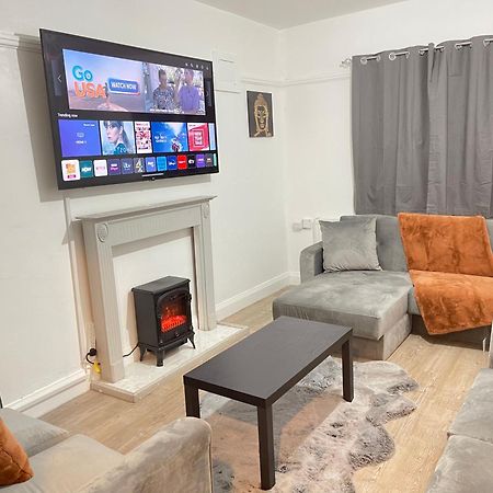 Hometel Digs Hidden Gem Large Comfy Home Can Sleep 15 Braunstone Town المظهر الخارجي الصورة
