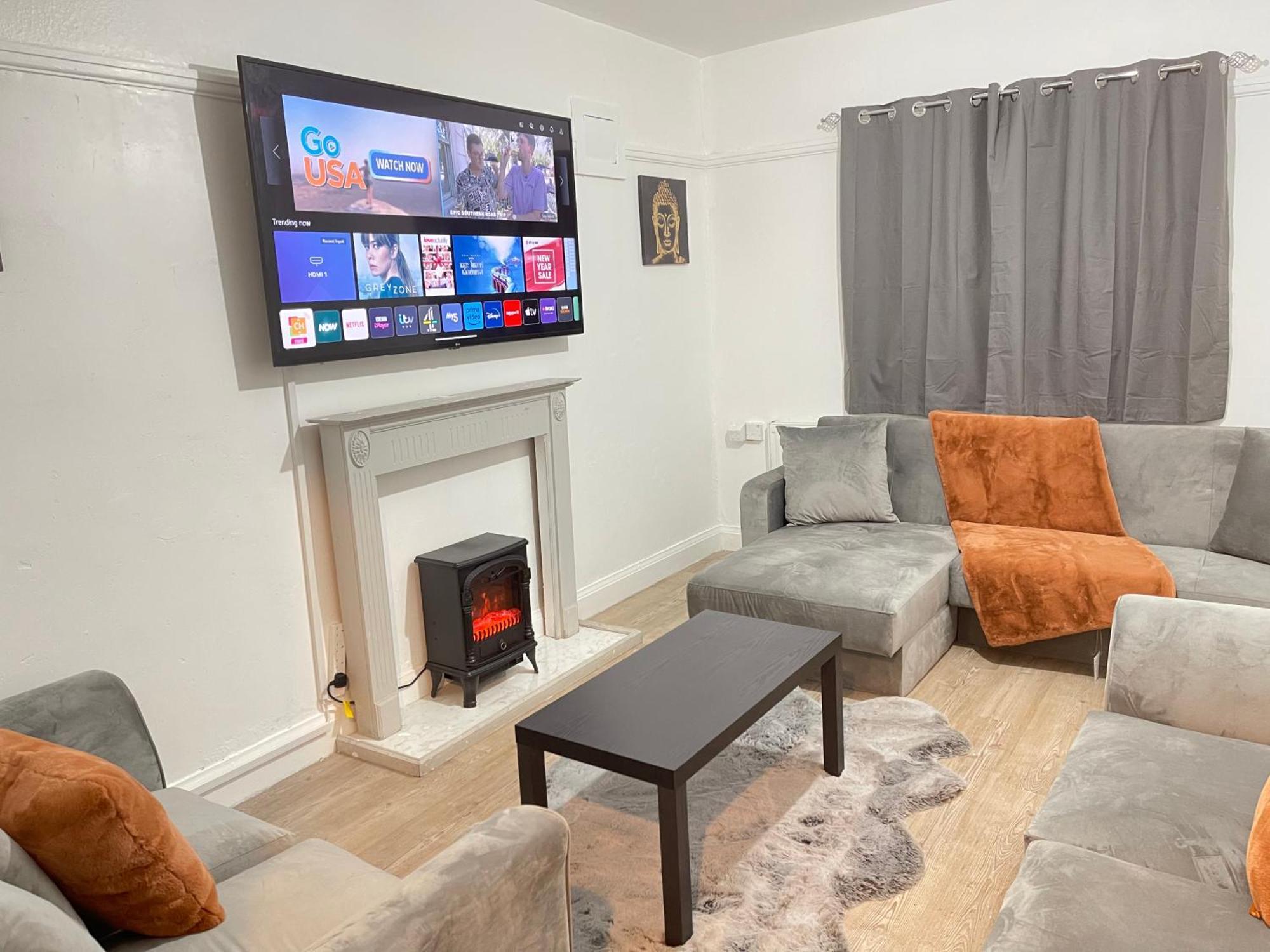 Hometel Digs Hidden Gem Large Comfy Home Can Sleep 15 Braunstone Town المظهر الخارجي الصورة