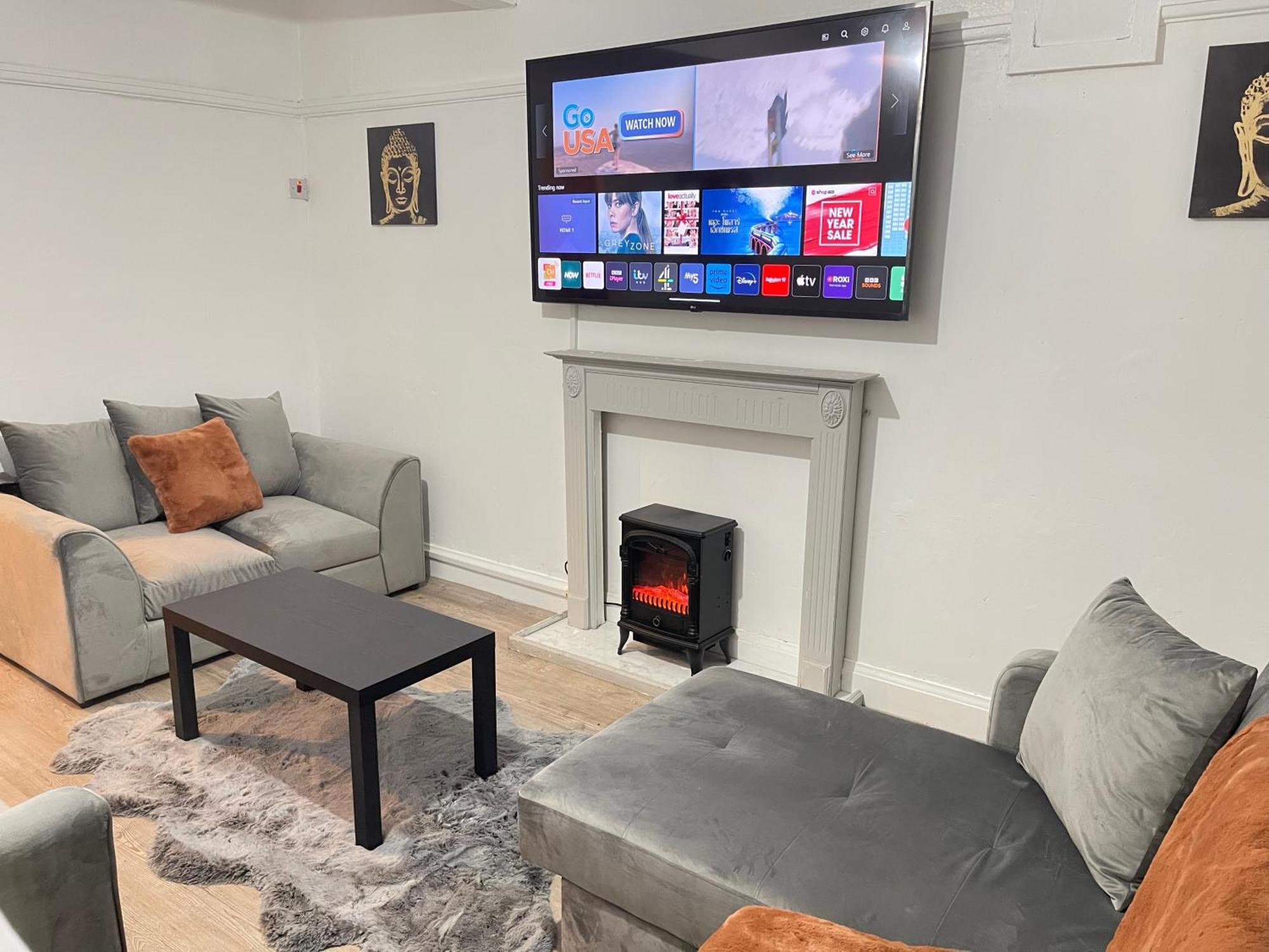 Hometel Digs Hidden Gem Large Comfy Home Can Sleep 15 Braunstone Town المظهر الخارجي الصورة