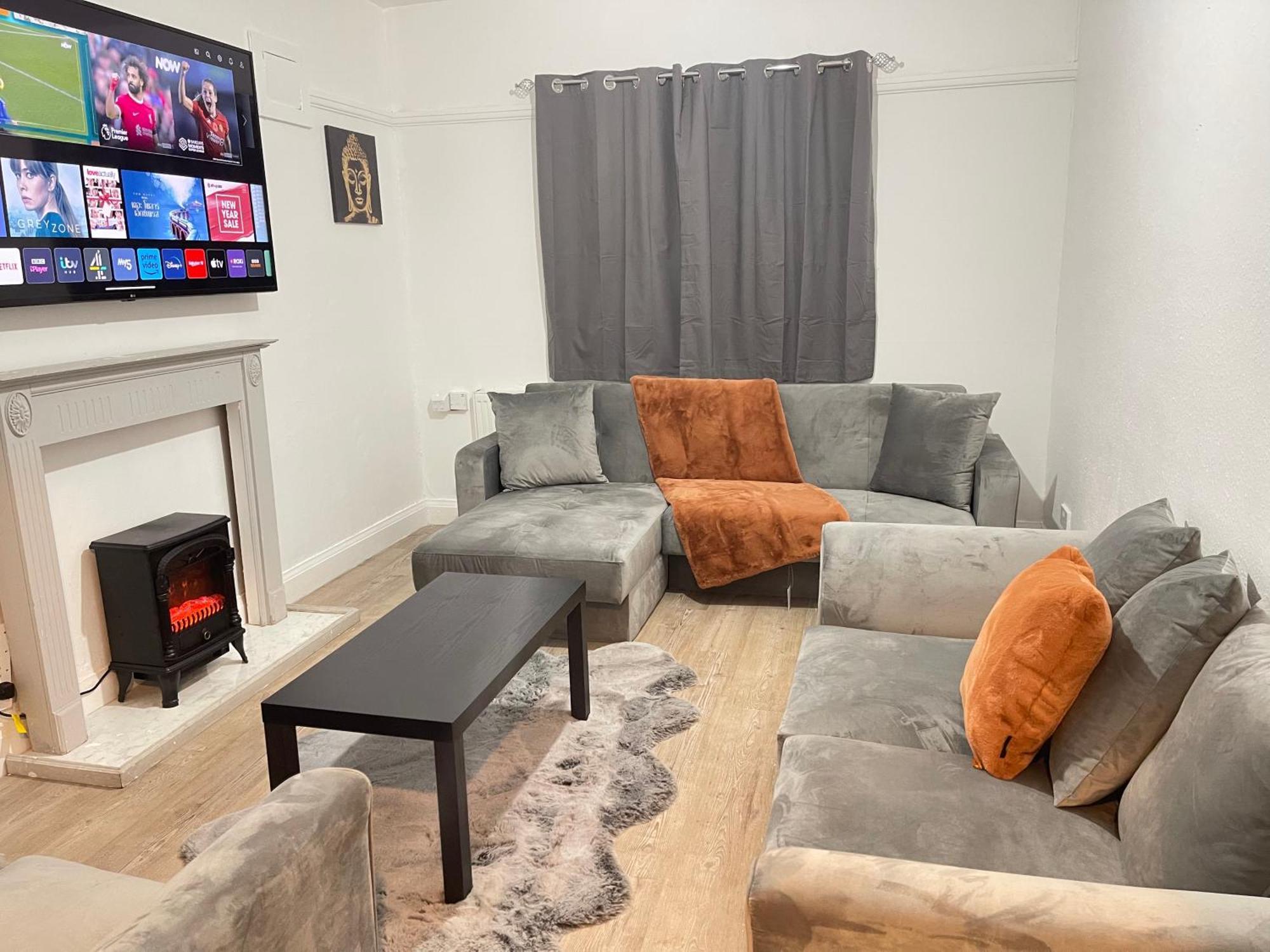 Hometel Digs Hidden Gem Large Comfy Home Can Sleep 15 Braunstone Town المظهر الخارجي الصورة