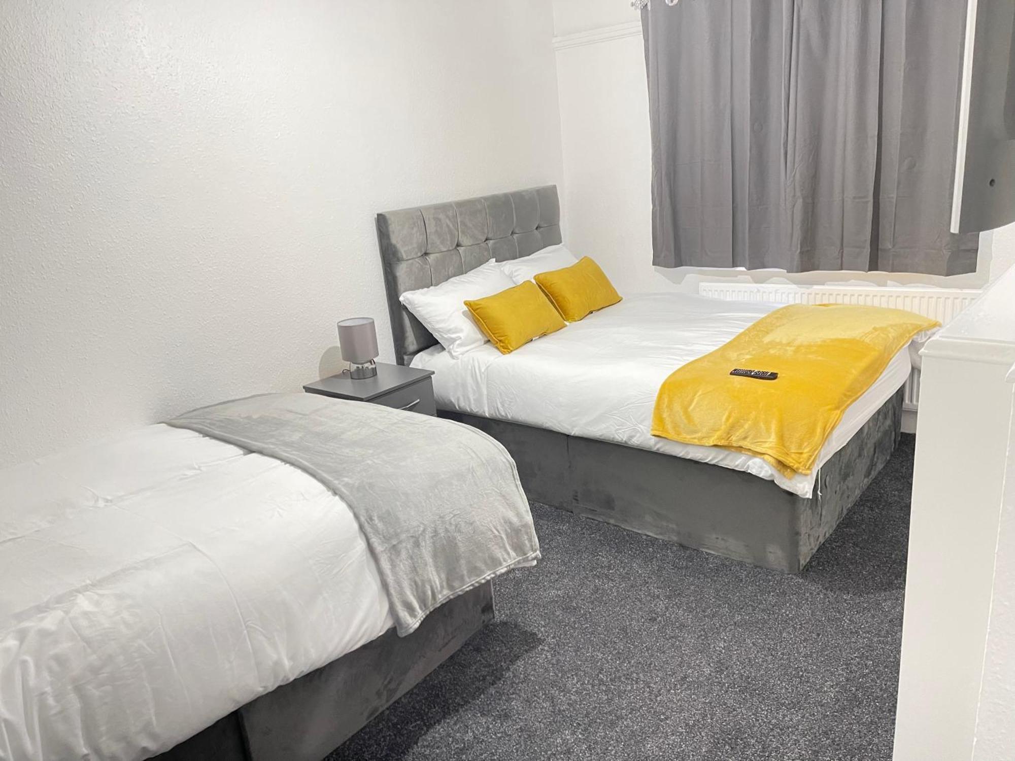 Hometel Digs Hidden Gem Large Comfy Home Can Sleep 15 Braunstone Town المظهر الخارجي الصورة