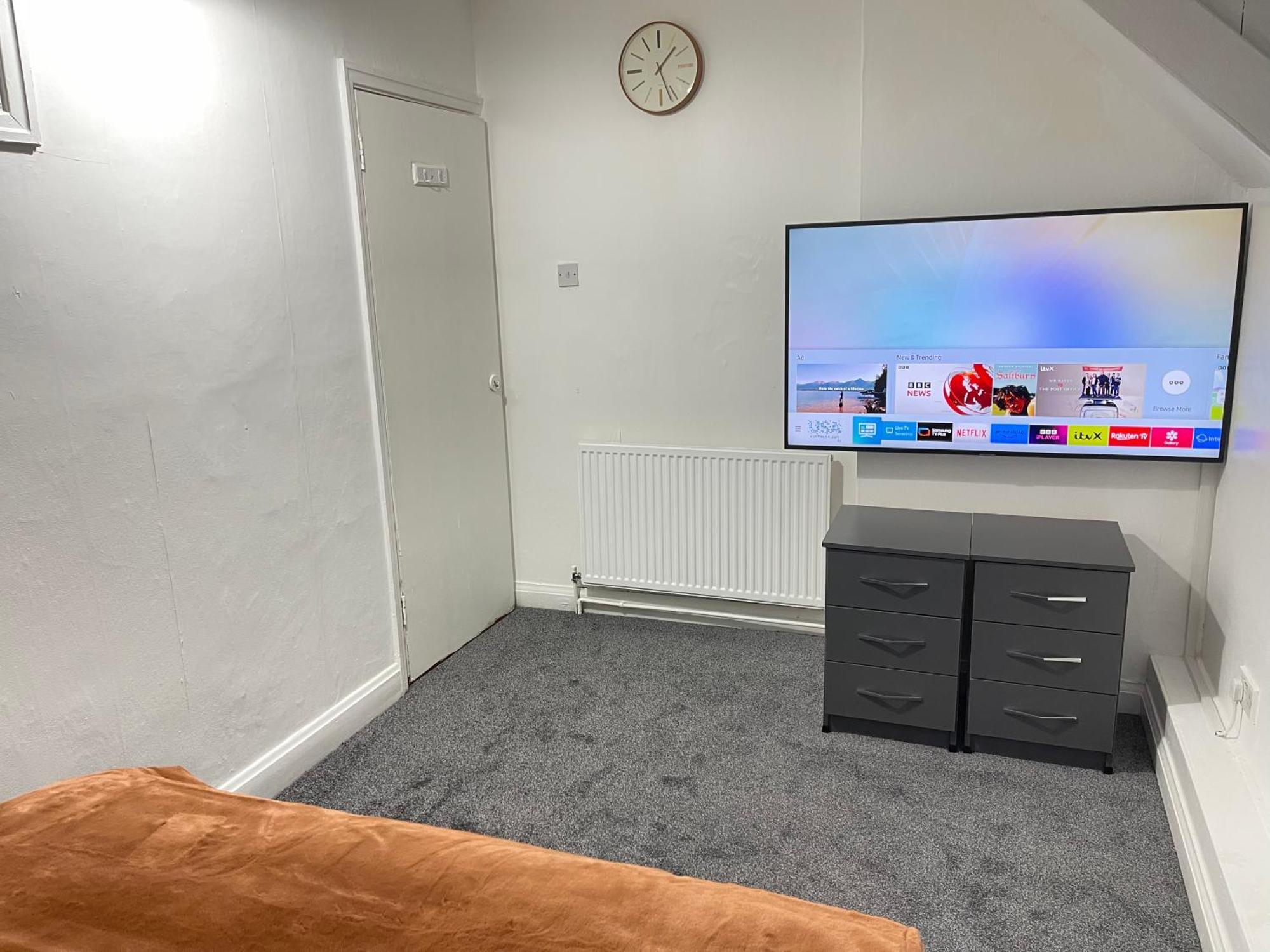 Hometel Digs Hidden Gem Large Comfy Home Can Sleep 15 Braunstone Town المظهر الخارجي الصورة